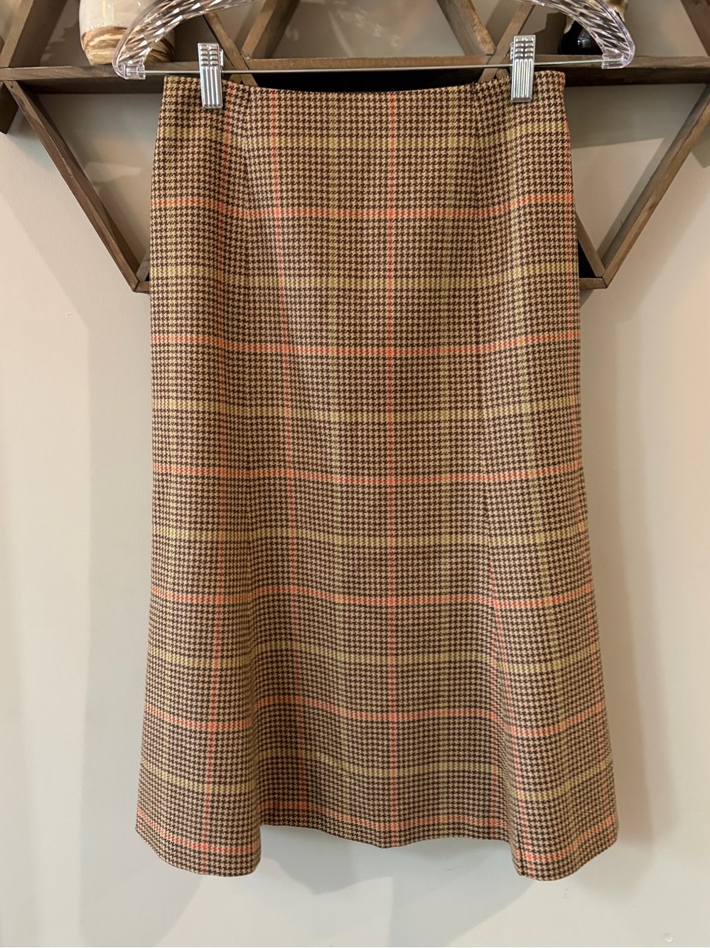 Talbots brown plaid 100% wool flare midi skirt. Women’s size 2.